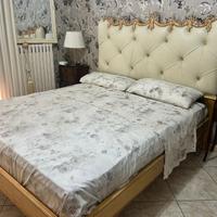 Letto in legno con spalliera trapuntata ecopelle