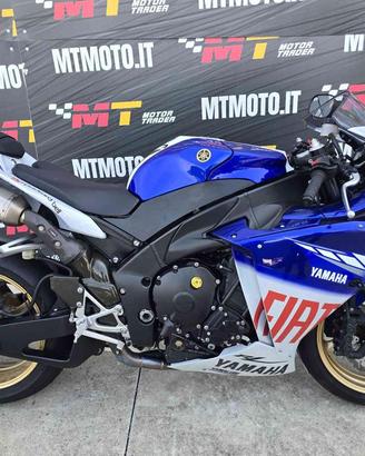 YAMAHA YZF R1 Akrapovic FIAT Video 360
