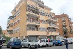 Pineta sacchetti - locale commerciale c/1