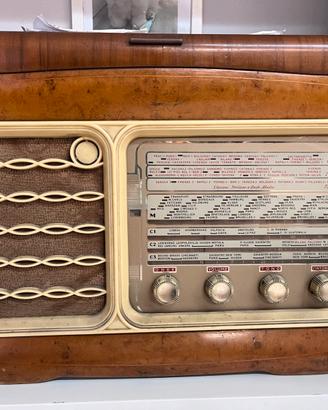 Radiofonografo d’epoca a valvole anni 50