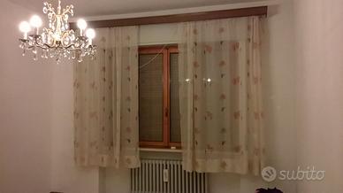 Tende leggere con mantovana in legno