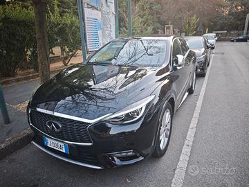 Infiniti Q30 AUTOCARRO N1