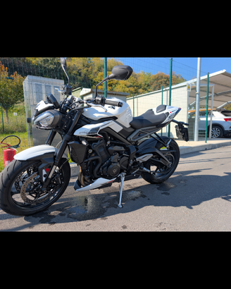 Triumph street triple 765 r