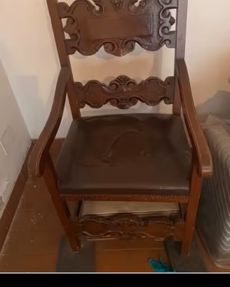 Sedia seduta pelle e borchie