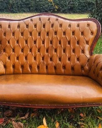 Divano Chesterfield 2 posti in pelle – vintage
