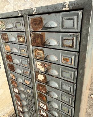 Cassettiere in metallo usate
