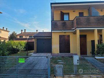 Villetta bifamigliare sita a porto mantovano