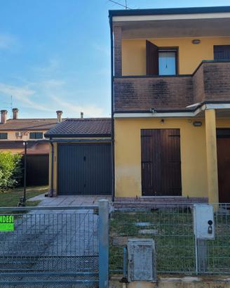 Villetta bifamigliare sita a porto mantovano