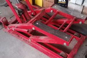 Sollevatore idraulico 