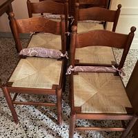 Sedie in legno con seduta impagliata