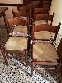 Sedie in legno con seduta impagliata