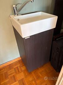 Mobile lavabo con rubinetto bagno Ikea
