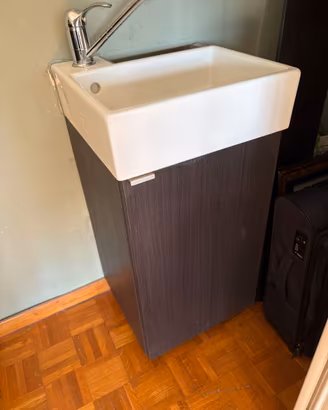 Mobile lavabo con rubinetto bagno Ikea