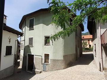 Casa indipendente di 301 m² con più di 5 locali a 