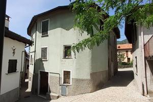 Casa indipendente di 301 m² con più di 5 locali a 
