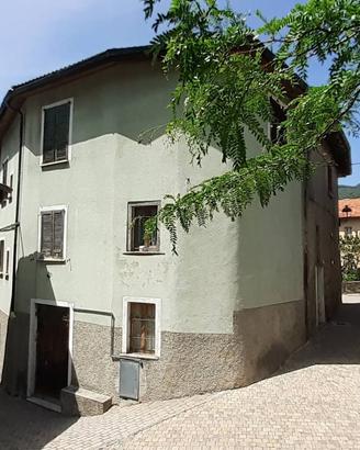 Casa indipendente di 301 m² con più di 5 locali a 