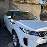 Auto Evoque ibrida elettrica con carica benzina