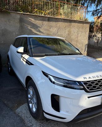 Auto Evoque ibrida elettrica con carica benzina