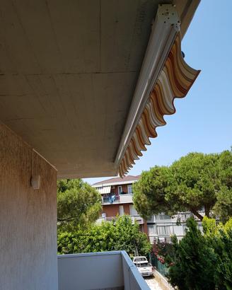 Tenda parasole caduta verticale.