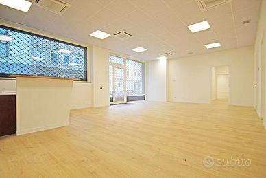 Immobile di 762 m² con più di 5 locali a Bergamo