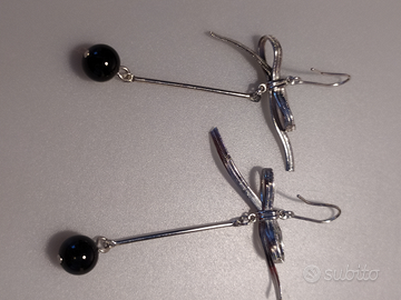 Orecchini con pendente a fiocchetto