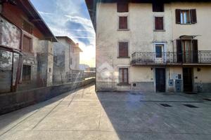 CASA SEMINDIPENDENTE A CERETE