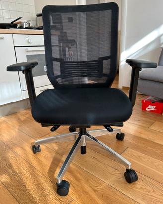 Sedia da ufficio ergonomica regolabile