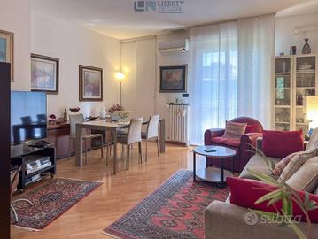 Appartamento di 110 m² con 3 locali e box auto a M