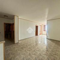 4 LOCALI A FALCONARA ALBANESE