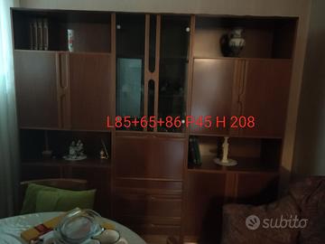 Armadio guardaroba soggiorno tavolo rotond e sedie