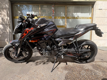 KTM Duke 790