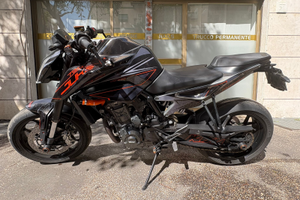 KTM Duke 790