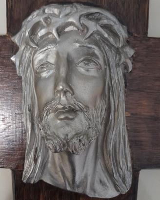 Volto di Cristo su croce in legno