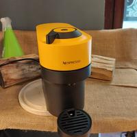 Macchina Nespresso caffè Vertuo Pop gialla 