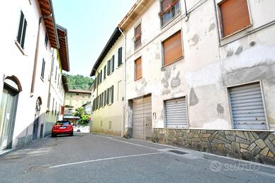 3 LOCALI A COMO