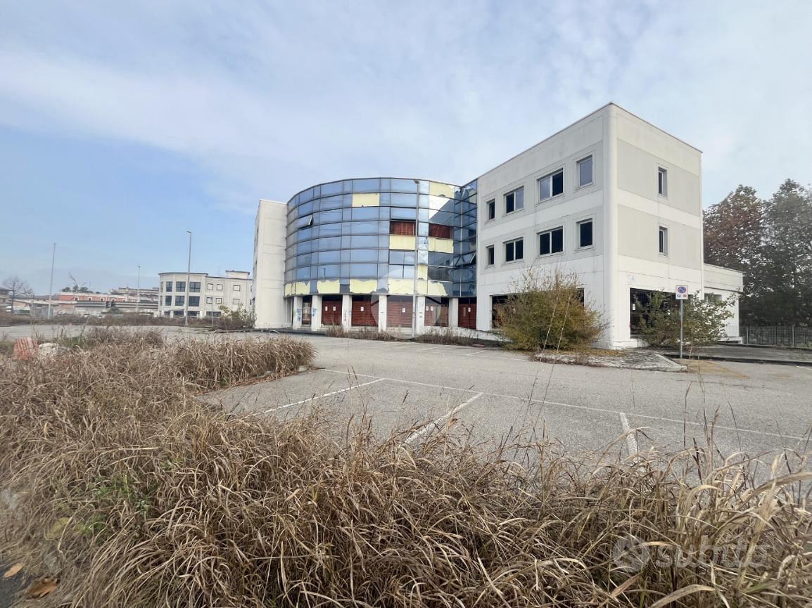 NEGOZIO A TORBOLE CASAGLIA - Altro