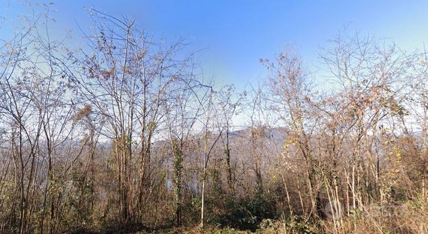 TERRENO AGRICOLO CON VISTA SUI LAGHI