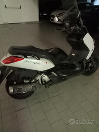 Yamaha xmax 250