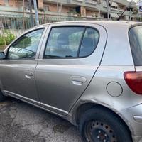 Toyota yaris anno 2003