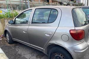 Toyota yaris anno 2003