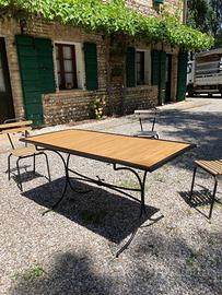 Grande tavolo da giardino in ferro battuto