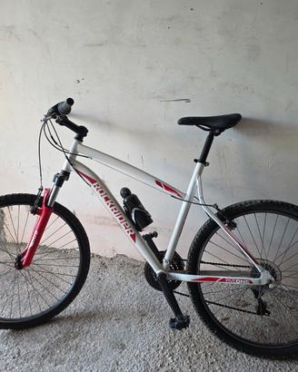 Bicicletta Mountain Bike Rockrider