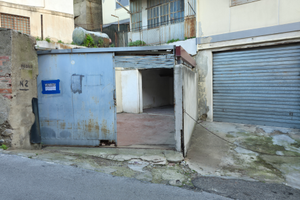 Box con cortile annesso in via Carrai 4