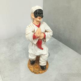 Statuetta vintage pulcinella in resina