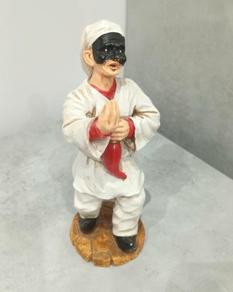 Statuetta vintage pulcinella in resina