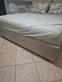 letto matrimoniale con  struttura testata 