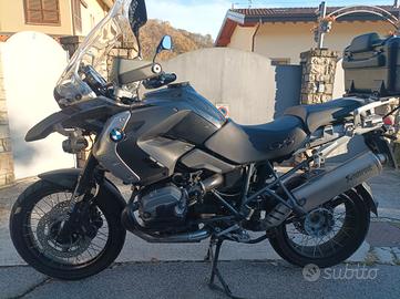 BMW gs 1200  triple black. 
