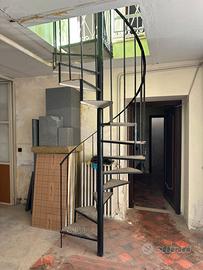Scala a chiocciola in ferro