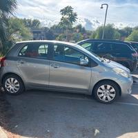 TOYOTA Yaris ---->  * 1.4 D-4D * -->automatica MMT