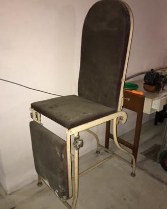 lettino dottore antico in pelle